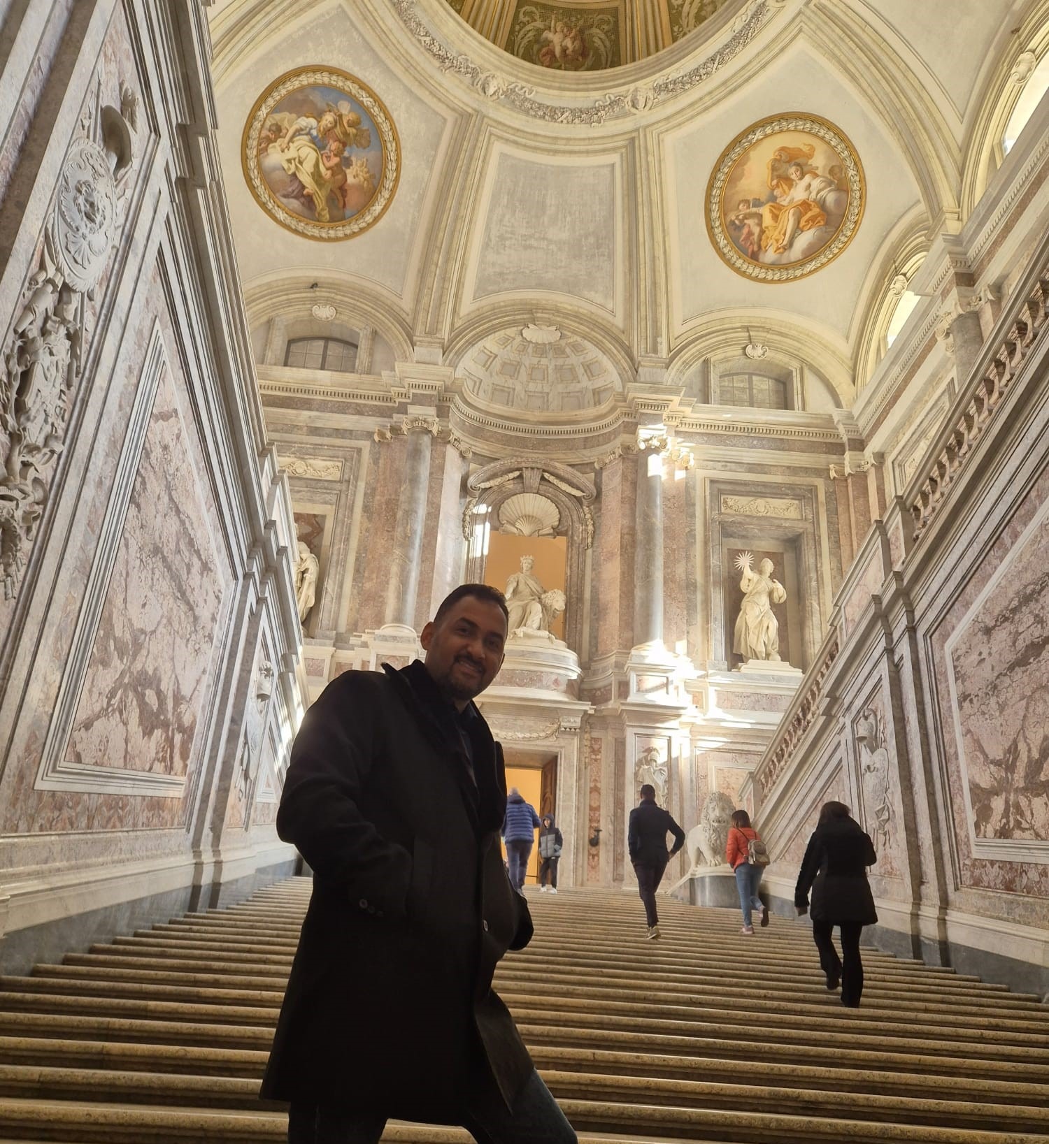 Gulf University Team Visits Royal Palace in Naples